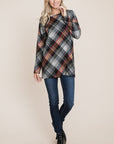 BOMBOM Plaid Round Neck Long Sleeve Knit Top