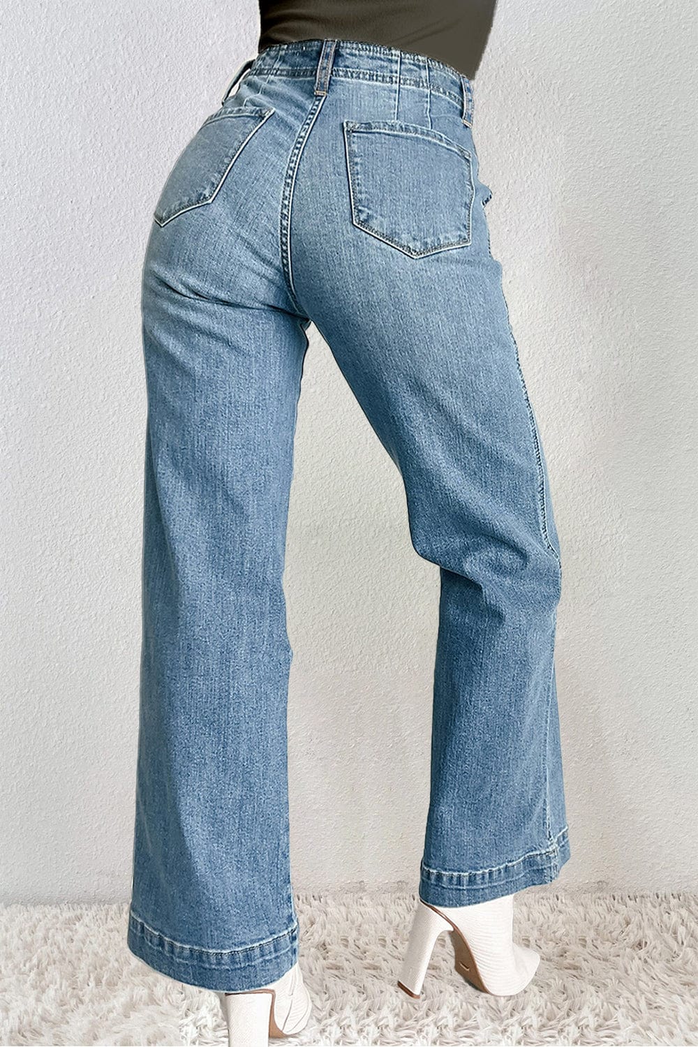 Light Gray Straight Jeans with Pockets