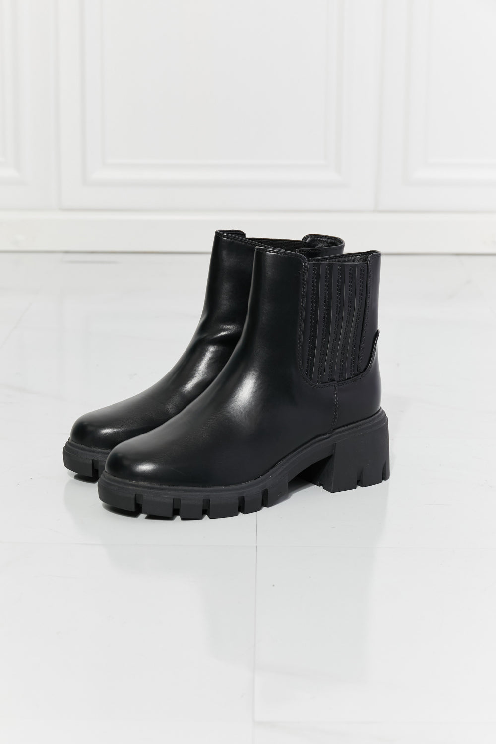 Lavender MMShoes What It Takes Lug Sole Chelsea Boots in Black Sentient Beauty Fashions shoes