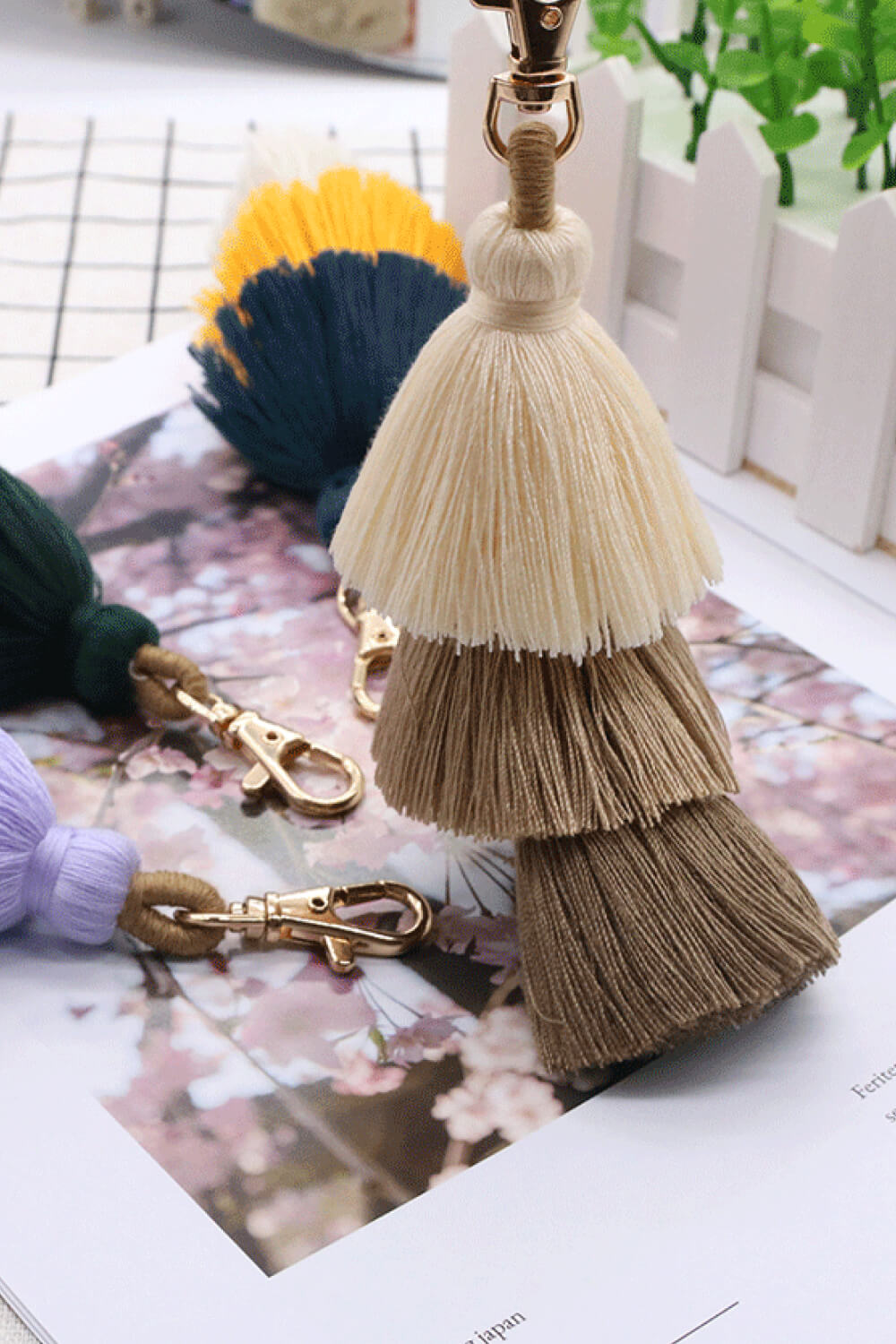 Light Gray Assorted 4-Pack Multicolored Fringe Keychain Sentient Beauty Fashions Apparel &amp; Accessories