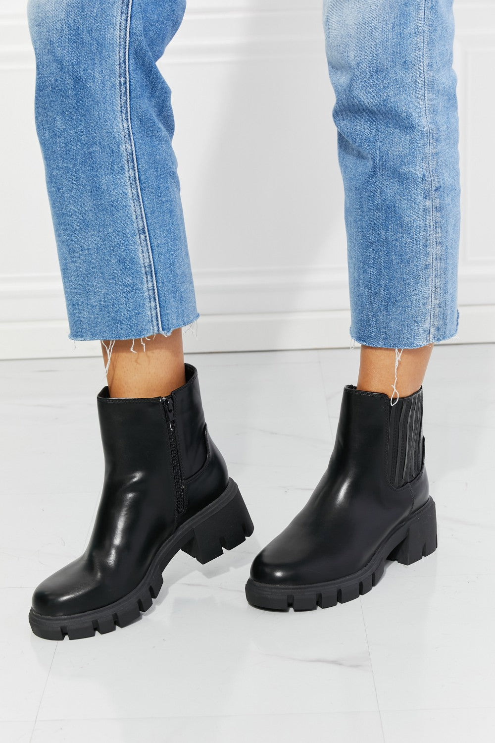 Dark Slate Gray MMShoes What It Takes Lug Sole Chelsea Boots in Black Sentient Beauty Fashions shoes