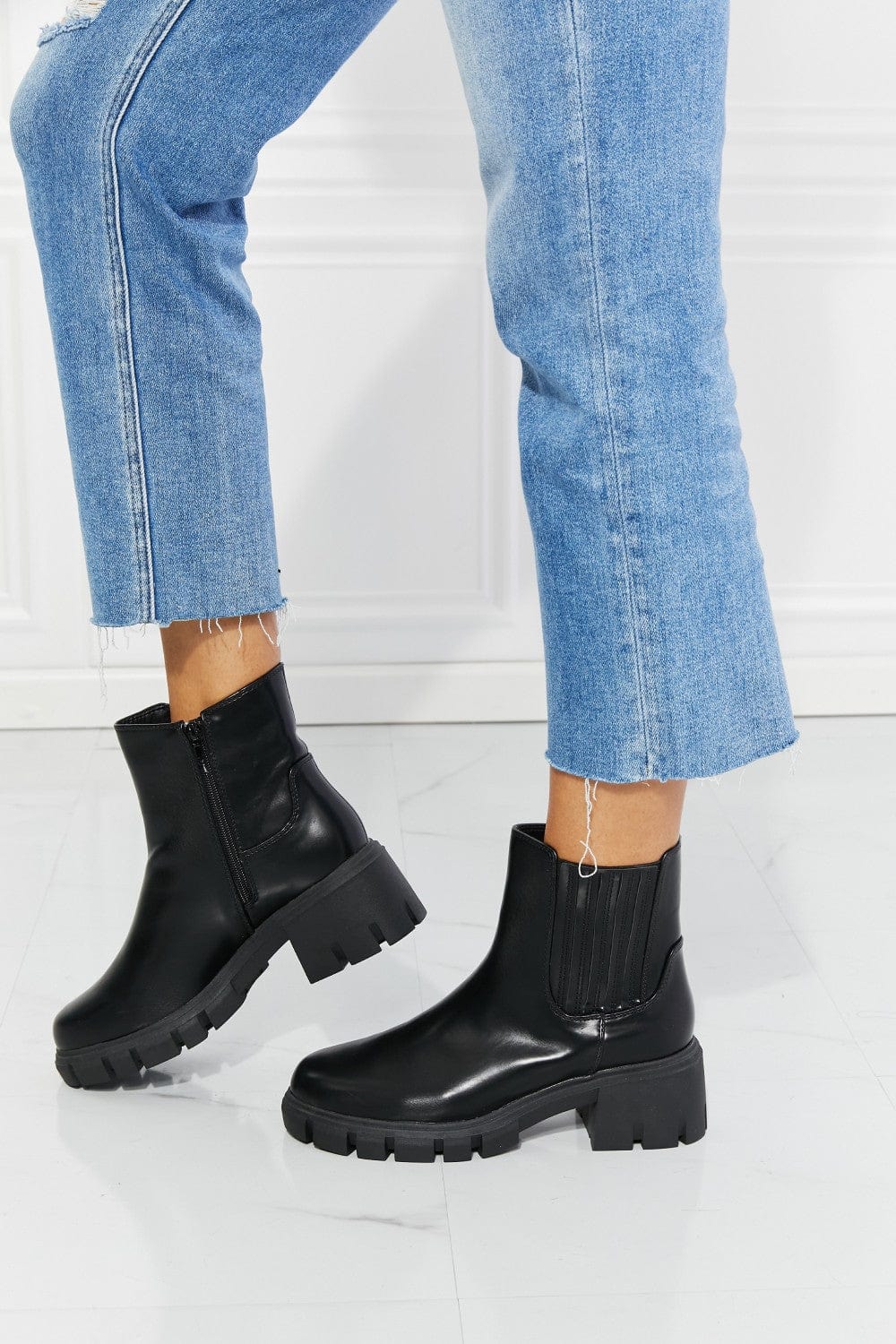 Dark Slate Gray MMShoes What It Takes Lug Sole Chelsea Boots in Black