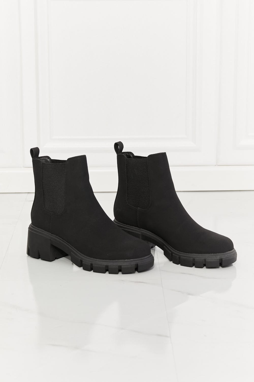 Lavender MMShoes Work For It Matte Lug Sole Chelsea Boots in Black