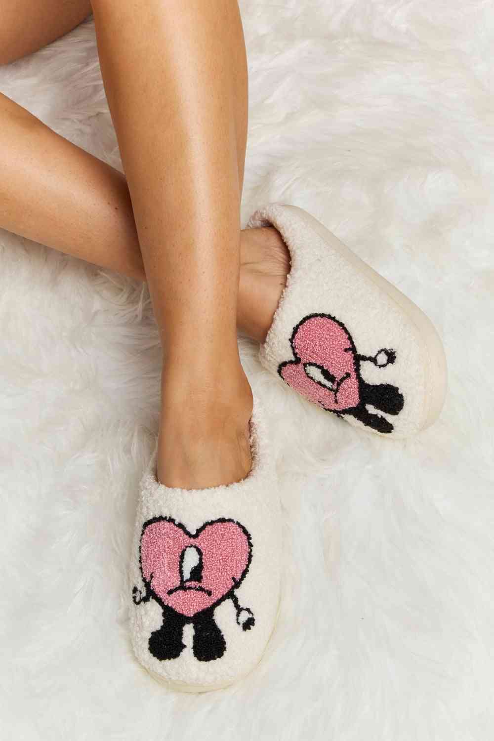 Light Gray Melody Love Heart Print Plush Slippers