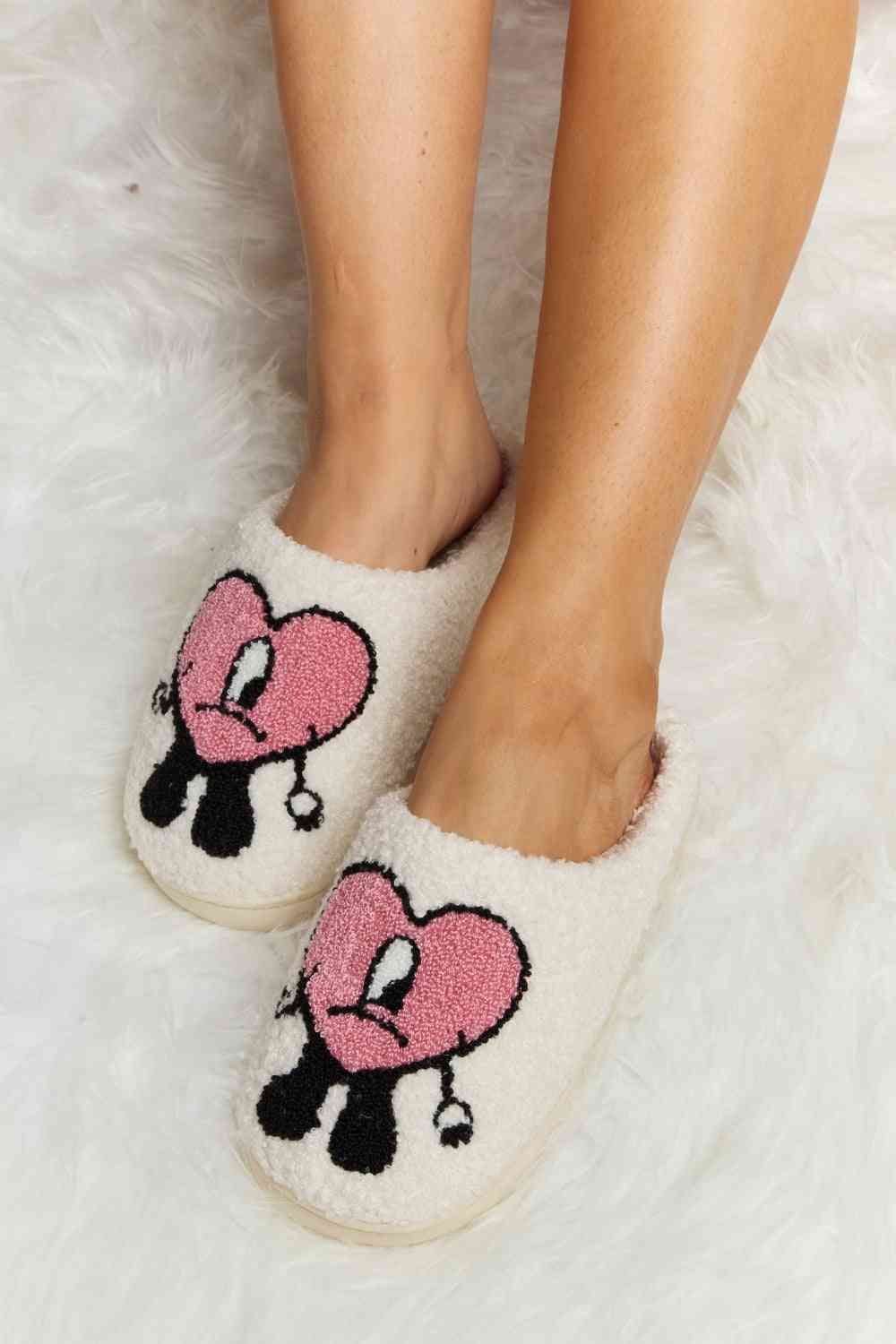 Gray Melody Love Heart Print Plush Slippers