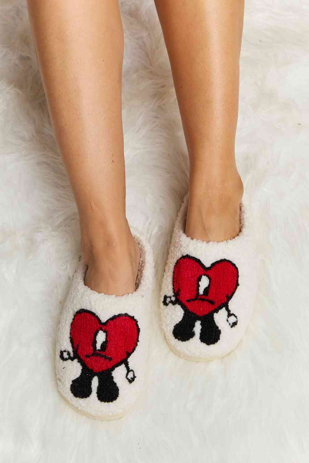 Gray Melody Love Heart Print Plush Slippers