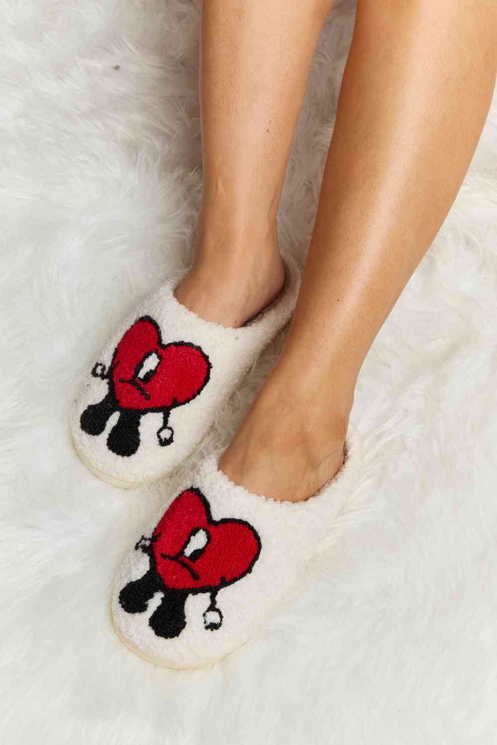 Light Gray Melody Love Heart Print Plush Slippers