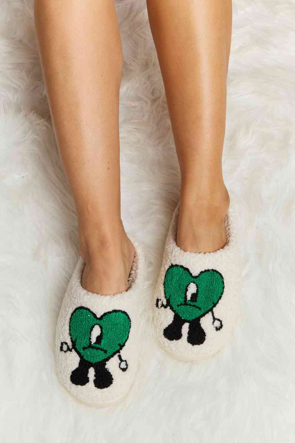 Light Gray Melody Love Heart Print Plush Slippers