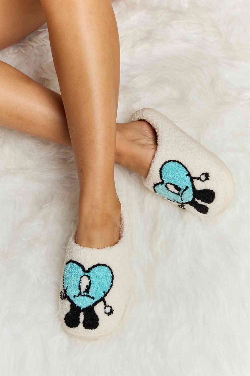 Light Gray Melody Love Heart Print Plush Slippers