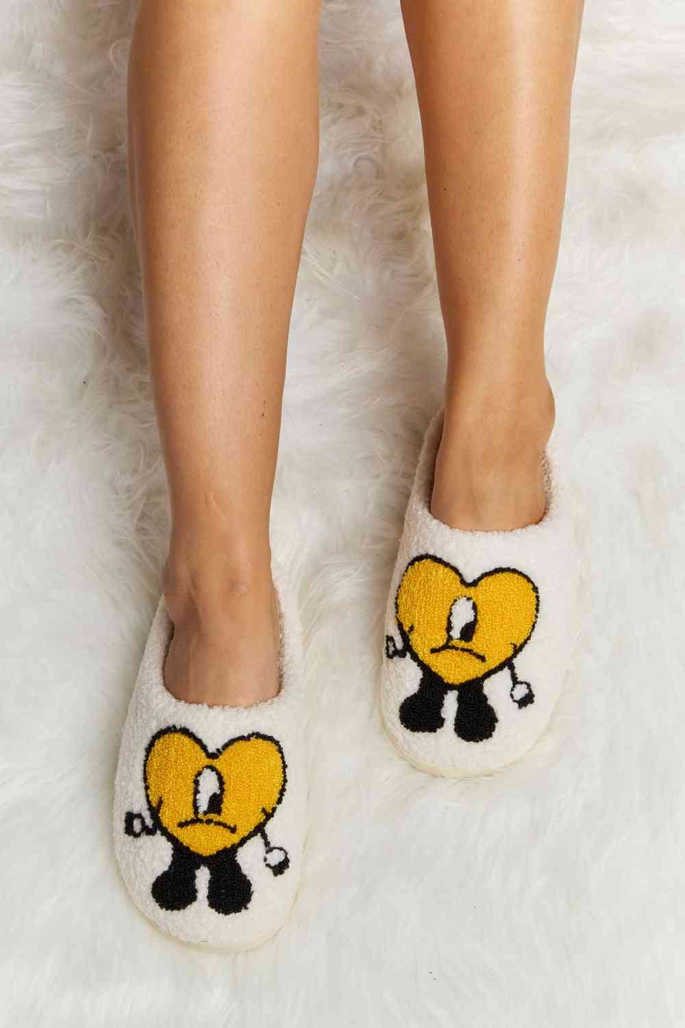 Gray Melody Love Heart Print Plush Slippers